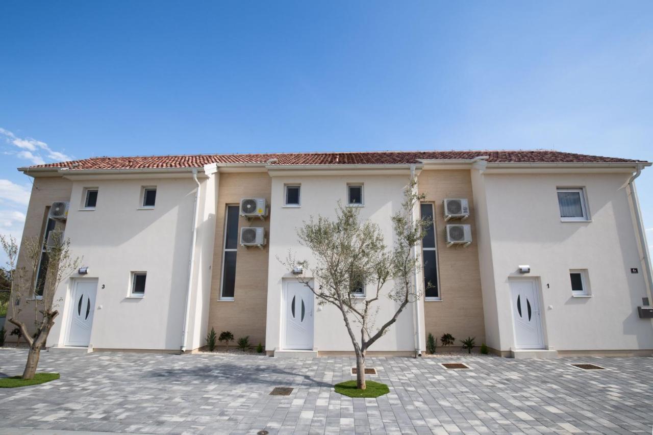 Beachfront Reiterer Villa V2 With Seaview 30 Meters From The Beach - Crowonder Luxury Rent Privlaka  Exterior photo