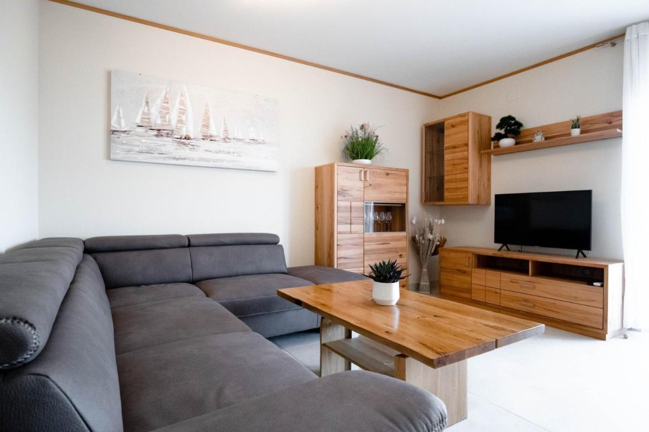 Beachfront Reiterer Villa V2 With Seaview 30 Meters From The Beach - Crowonder Luxury Rent Privlaka  Exterior photo