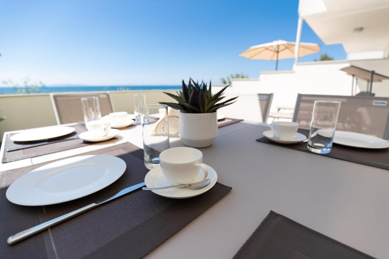 Beachfront Reiterer Villa V2 With Seaview 30 Meters From The Beach - Crowonder Luxury Rent Privlaka  Exterior photo